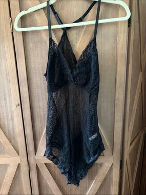ROSE + VINE Black Lace Racerback Bodysuit SIZE LARGE